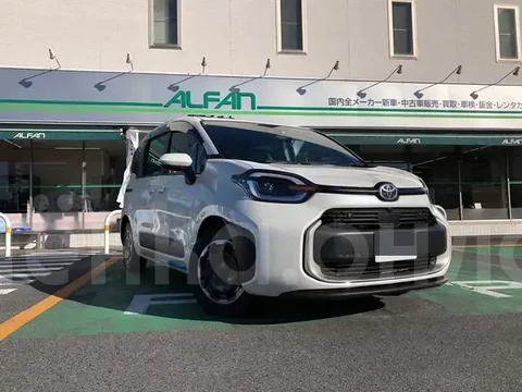 Toyota Sienta 2024