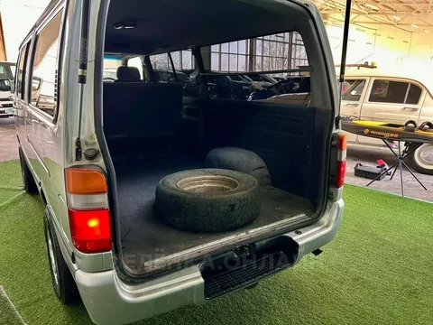 Toyota HiAce 2001